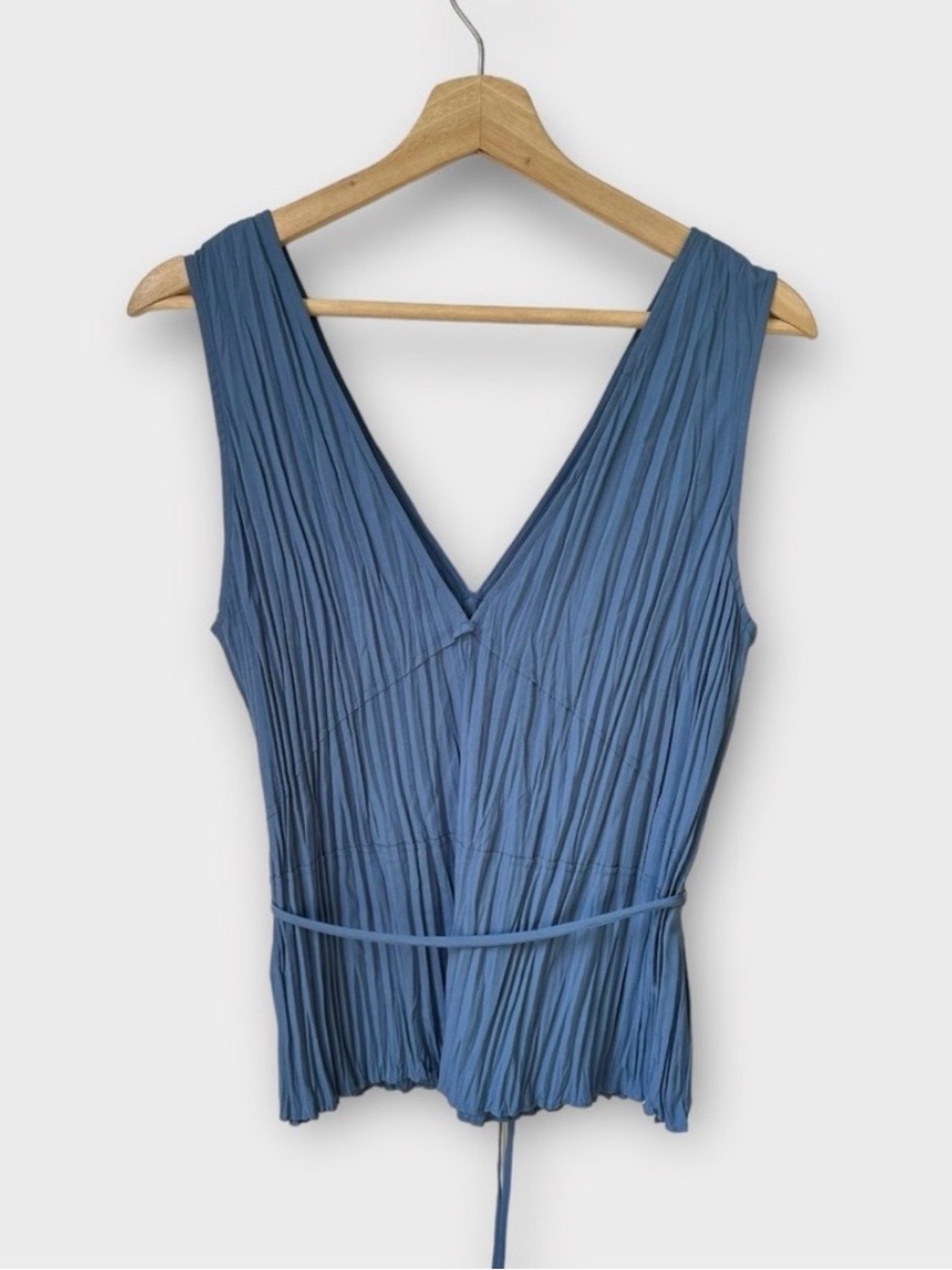 NWOT Vince Pleated Peplum V-Neck Top with Removable Belt in Dusty Blue